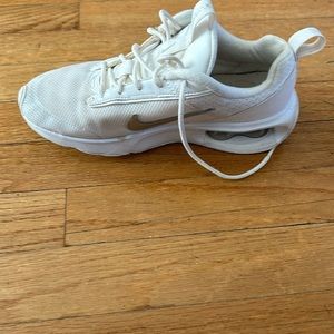 Women’s Nike size 6 good condition